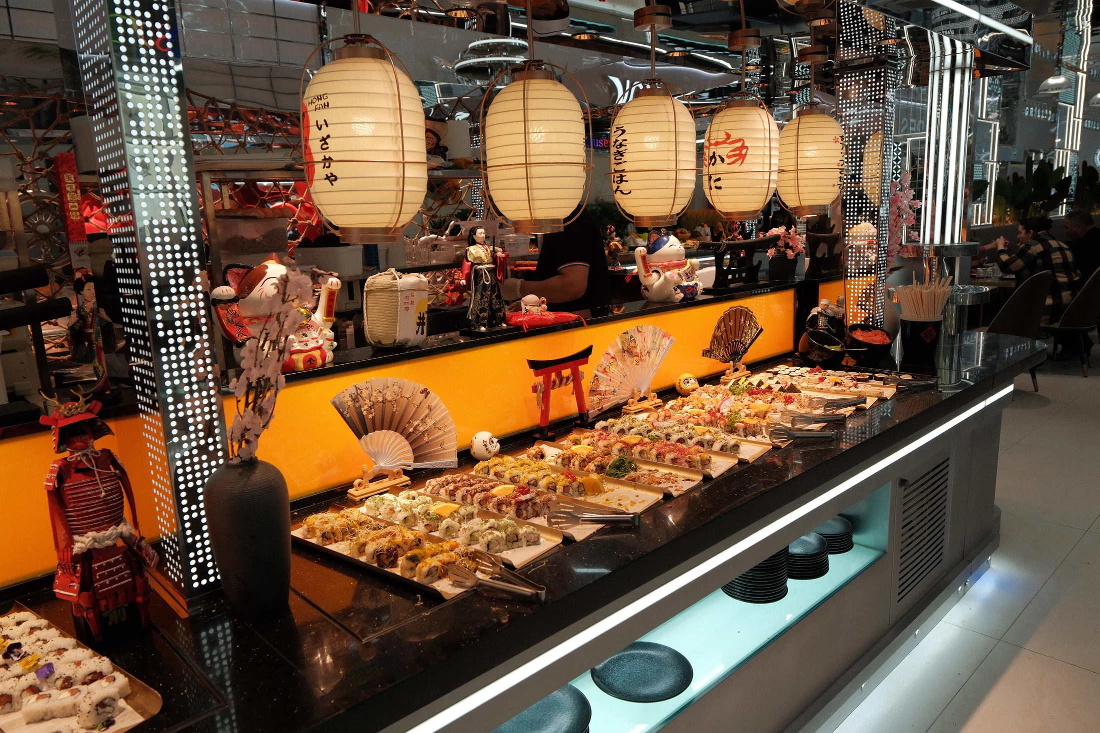 Vue d’ensemble du buffet de sushis