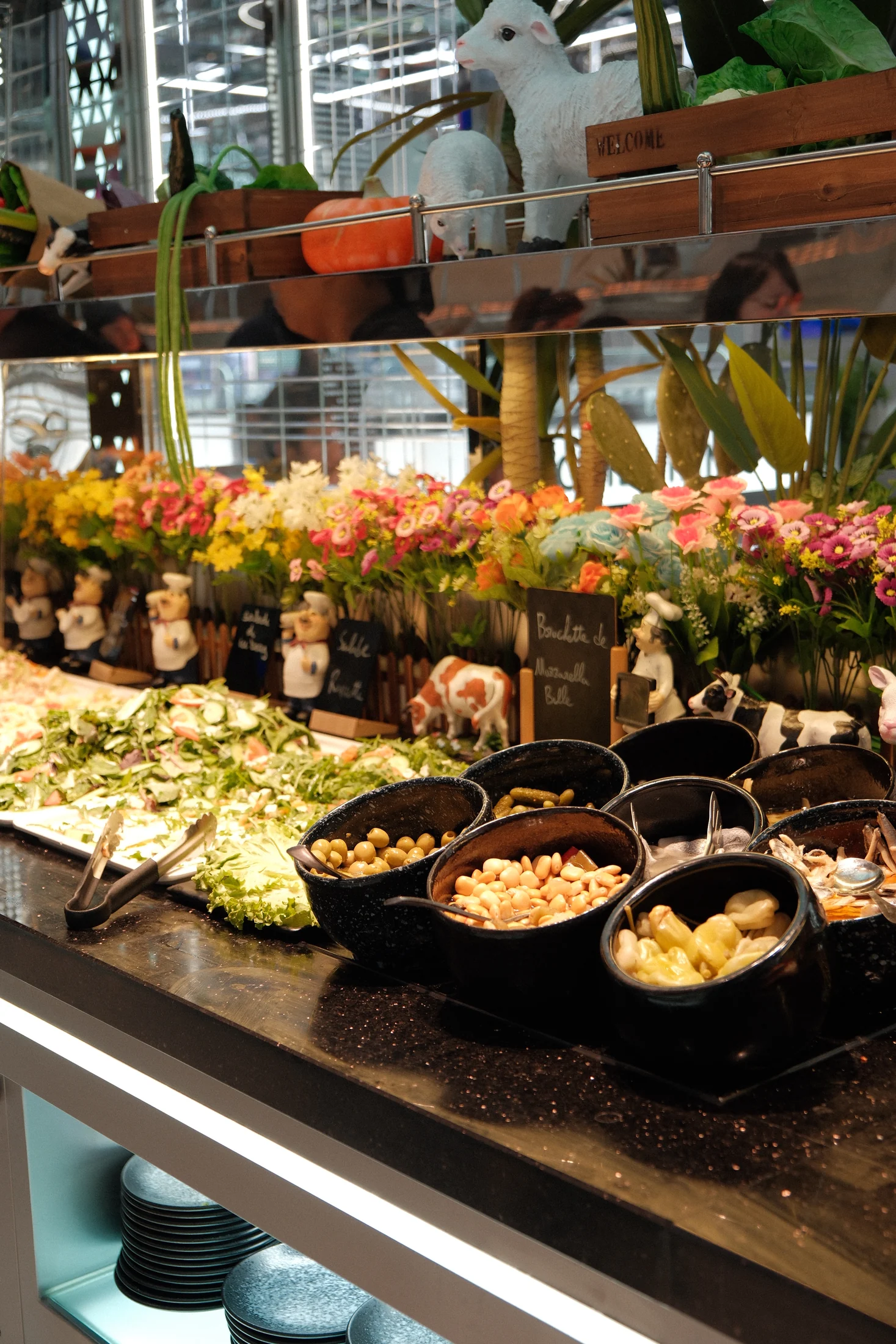 Buffet de salades et accompagnements frais